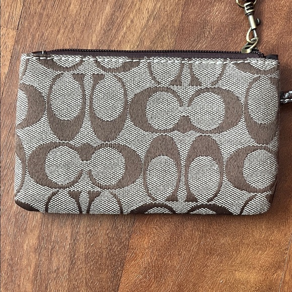 Like new Coach Signature Card Holder and wristlet - Picture 10 of 16